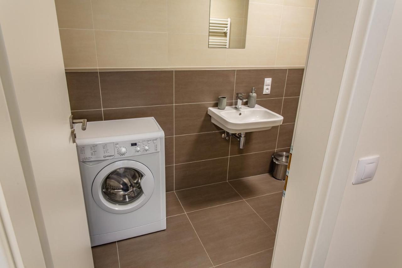 Spacious Terrace With Free Private Parking Appartement Prague