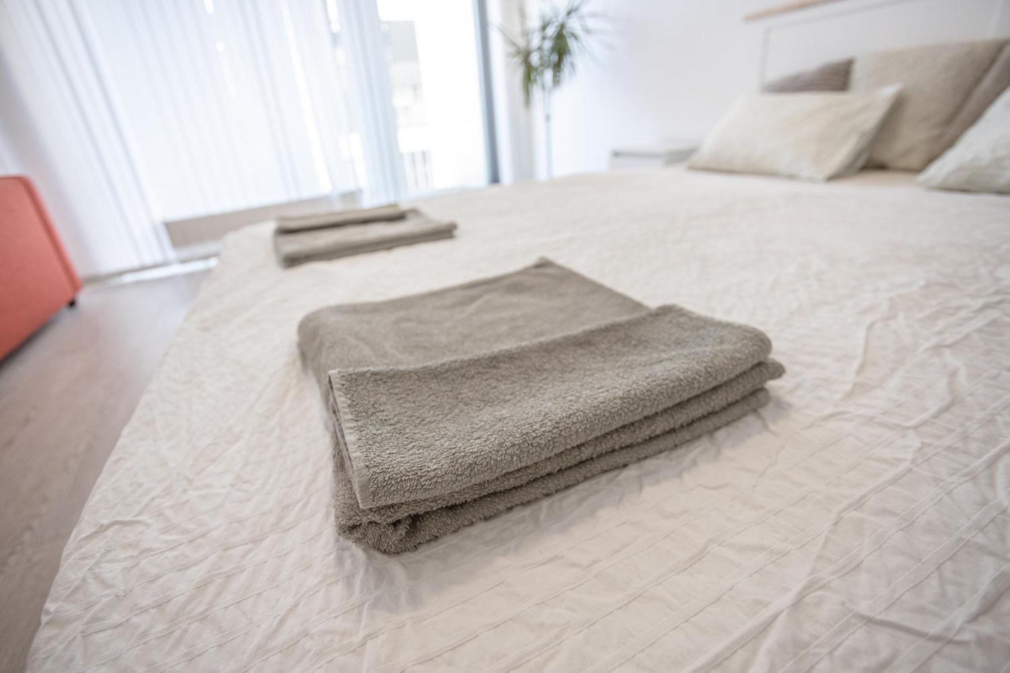 Spacious Terrace With Free Private Parking Appartement *